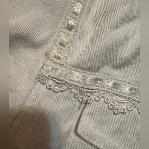 VINTAGE 80’s JORDACHE white denim jacket with ricrac trim - Picture 8 of 10